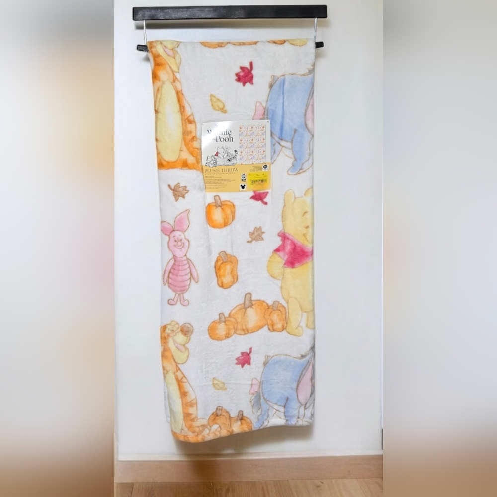 SOLD‼️Disney Winnie The Pooh Plush Fall Leaves Throw Blanket - Picture 8 of 9